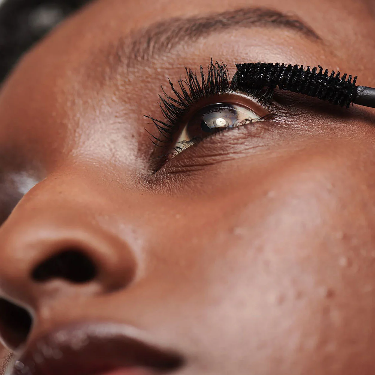 High Impact Zero Gravity Mascara - Image 5
