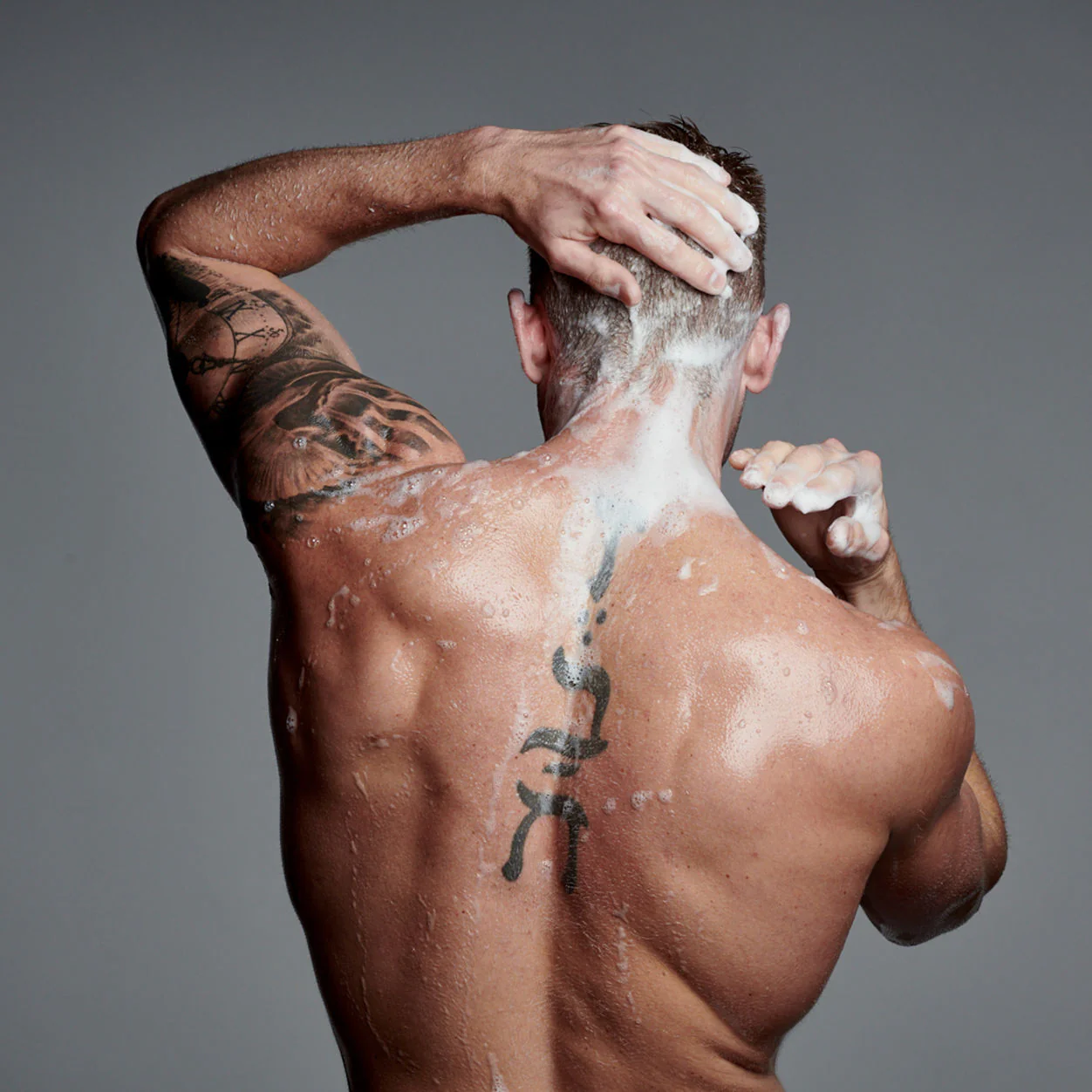 Black Reserve Body and Hair Cleanser - Image 4