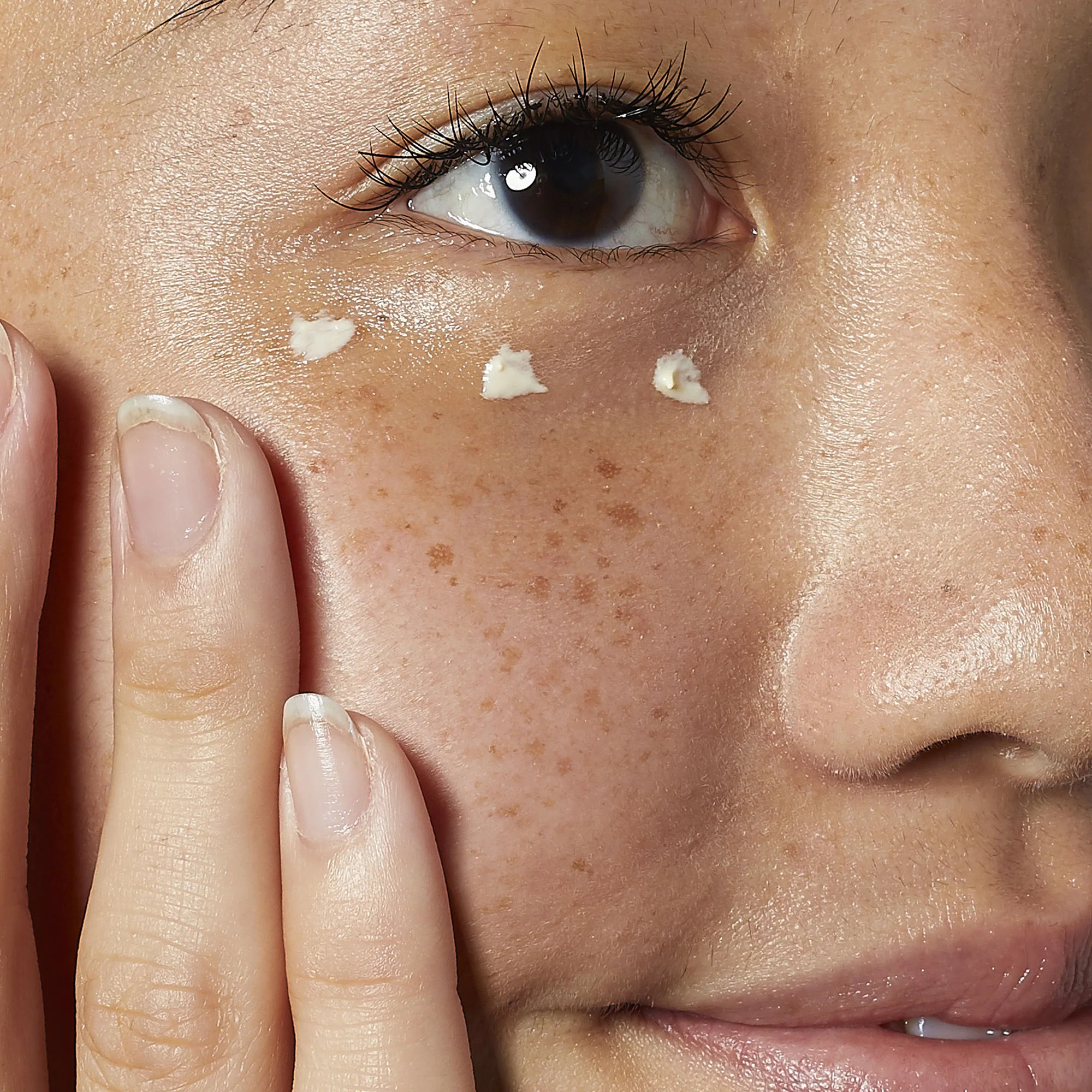 Creamy Eye Treatment With Avocado - Image 8