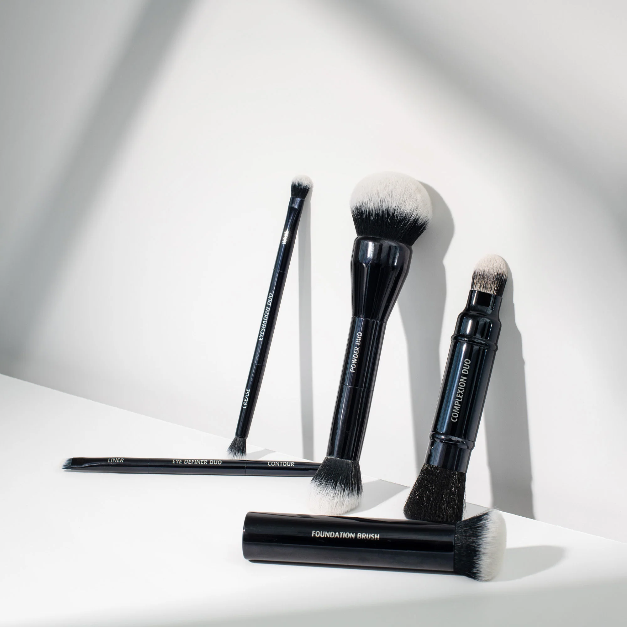 Eyeshadow Duo Brush - Image 6
