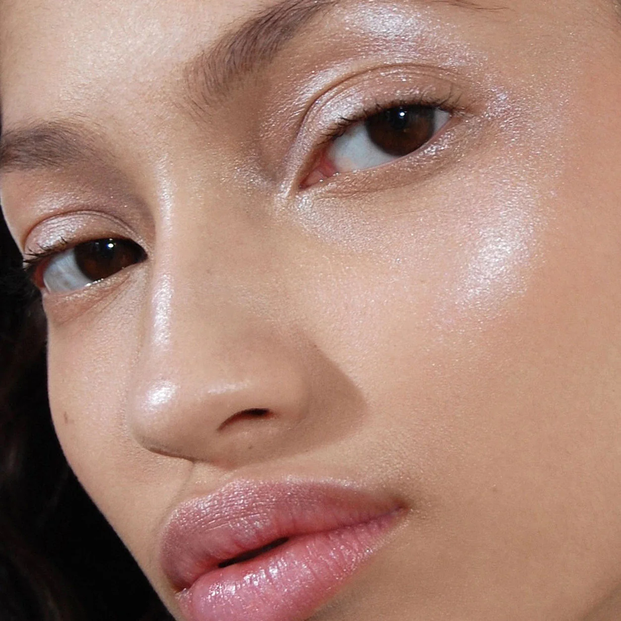 Pretty Shiny Cream Highlighter - Image 15