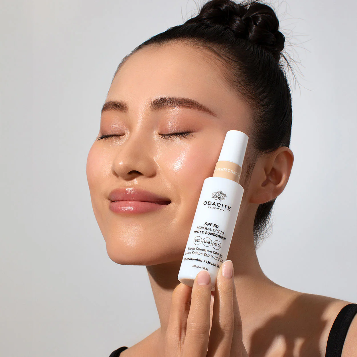 Flex-Perfecting Mineral Drops Tinted Sunscreen SPF 50 - Image 12