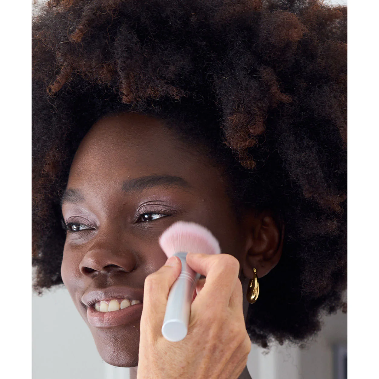 Skin2Skin Powder Blush Brush - Image 2