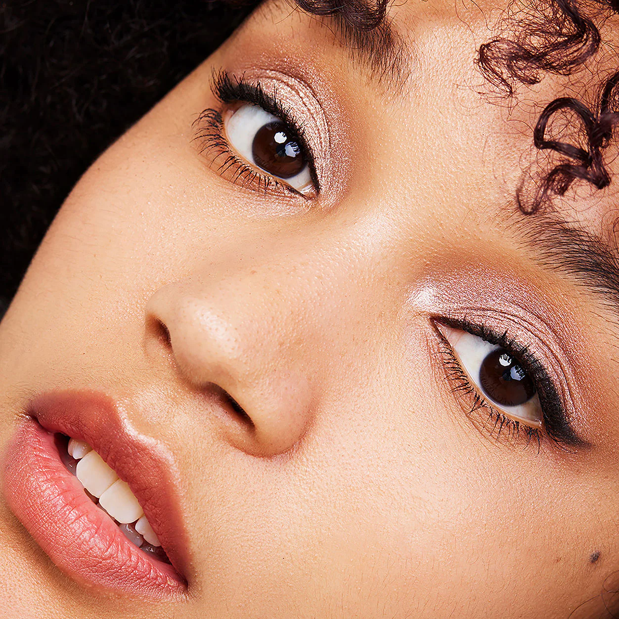 Straight Line Kohl Eye Pencil Definition - Image 3